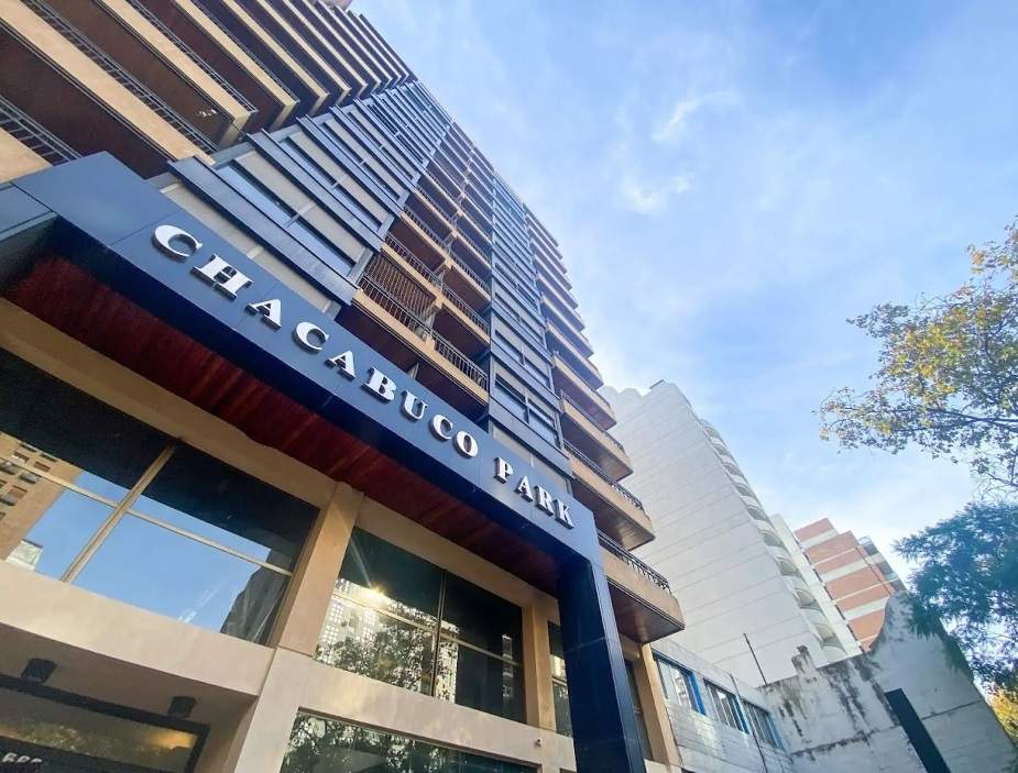 VENTA DE DEPARTAMENTO EN CHACABUCO PARK, 2 DORMIT 2 BAÑOS , FRENTE CON BALCON