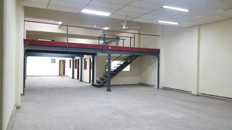 VENTA DE LOCAL 637 MTS CUBIERTOS EN 3 NIVELES CENTRO