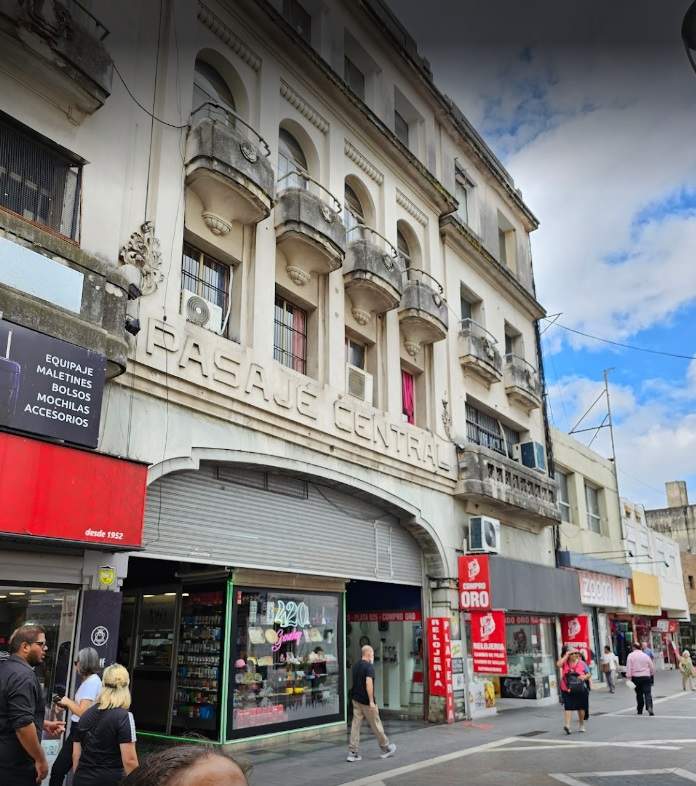 VENTA DE LOCAL EN GONDOLA CENTRAL GALERÍA PASAJE CENTRAL CÓRDOBA