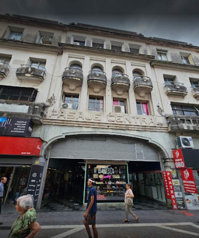 VENTA DE LOCAL EN GONDOLA CENTRAL GALERÍA PASAJE CENTRAL CÓRDOBA