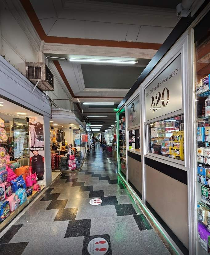 VENTA DE LOCAL EN GONDOLA CENTRAL GALERÍA PASAJE CENTRAL CÓRDOBA