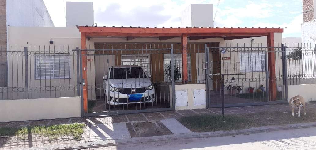 DOS CASAS EN VENTA BARRIO NUEVO POETA LUGONES