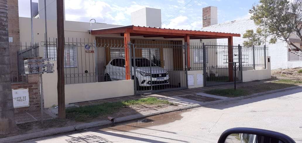 DOS CASAS EN VENTA BARRIO NUEVO POETA LUGONES