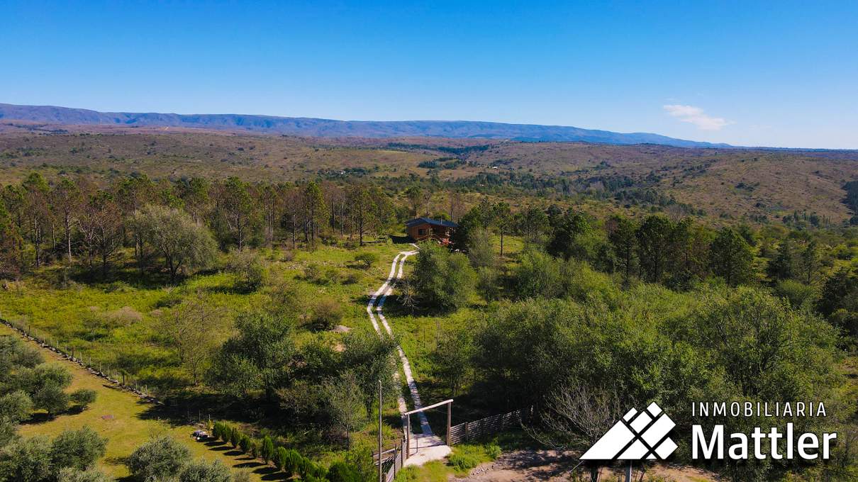 Casa de Campo de 108 m2 y 14000 m2 de terreno con Excelente Vistas Al Lago y Sierras, a Solo 2200 m 