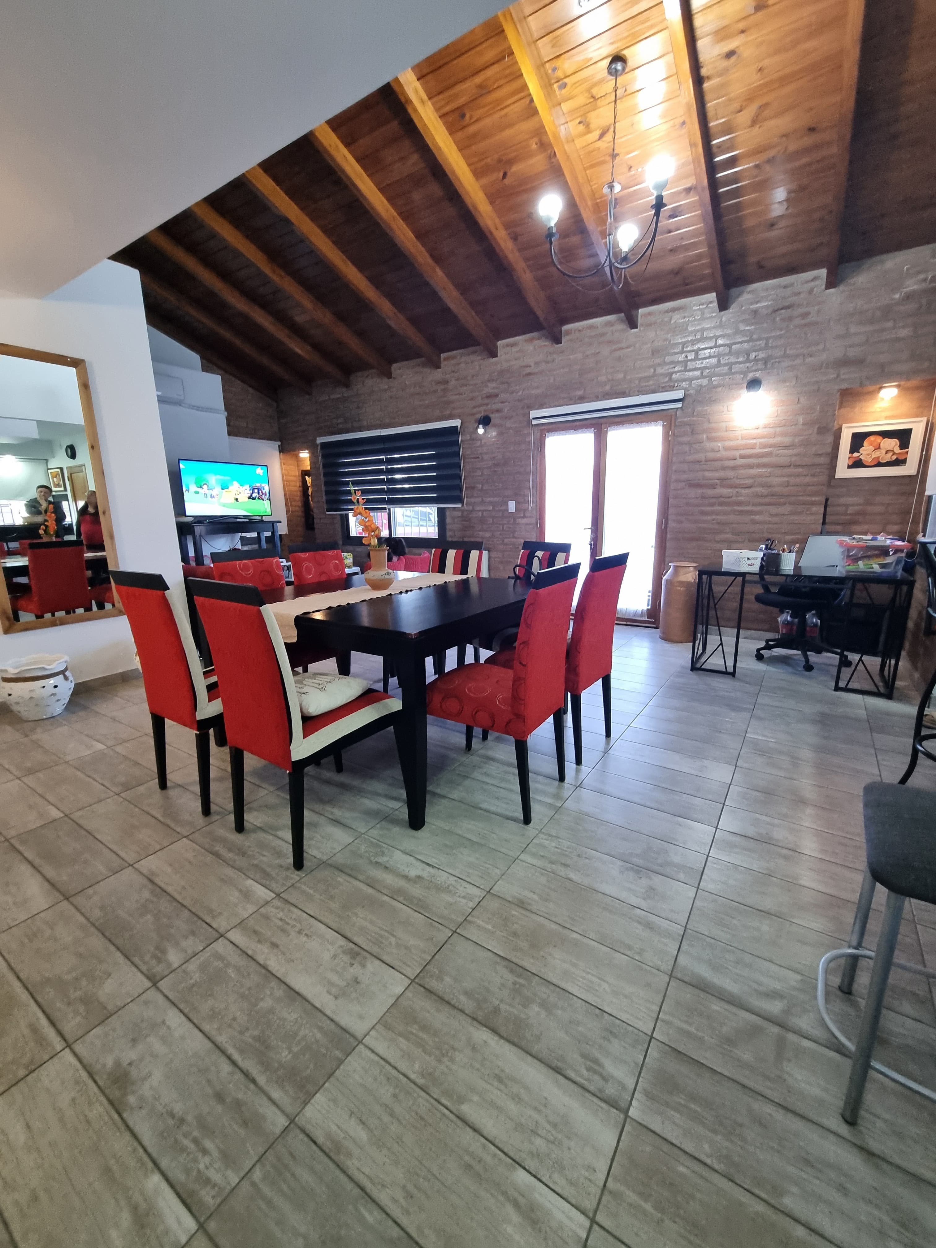 SR SERVICIOS VENDE CASA TRES DORMITORIOS