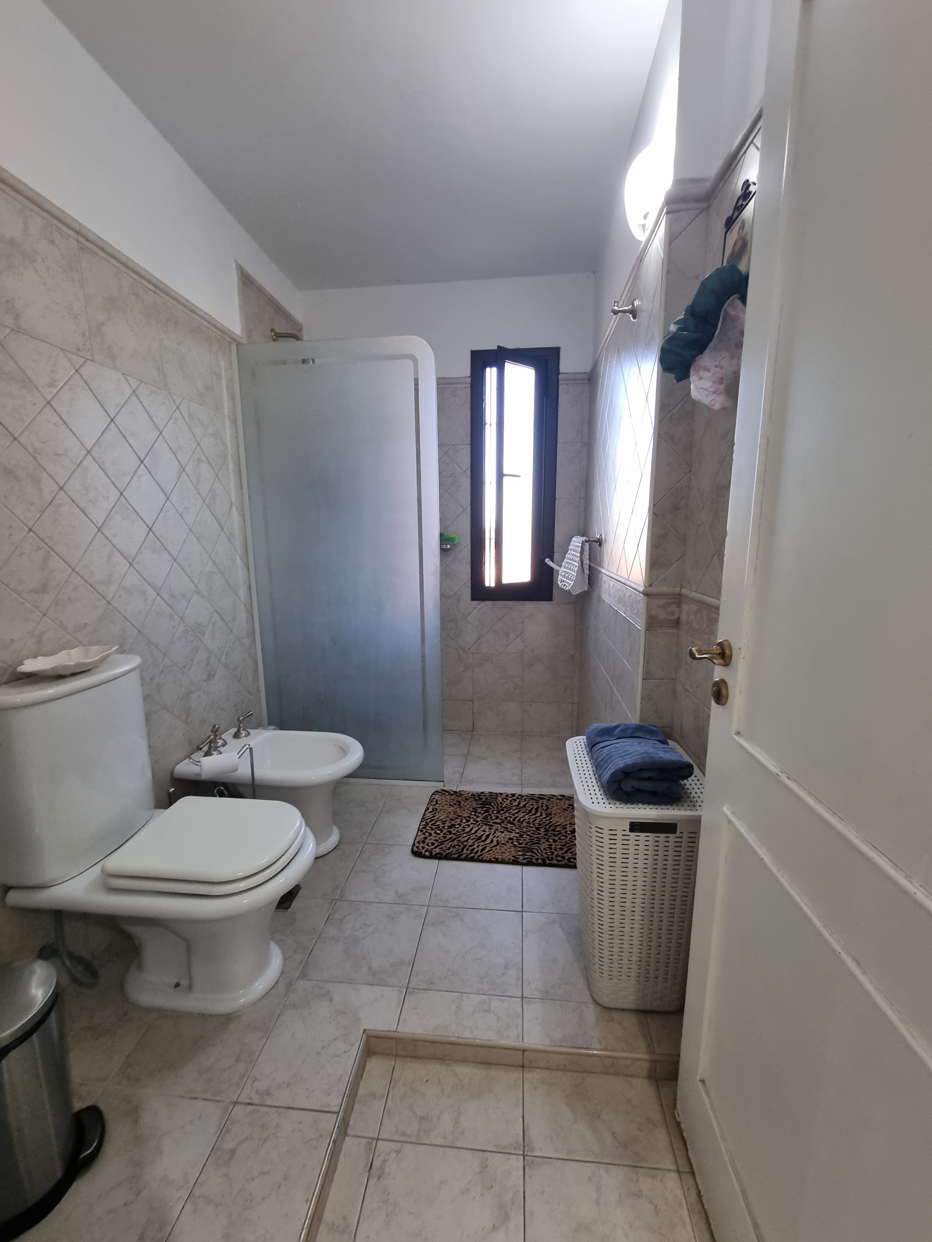 SR SERVICIOS VENDE CASA TRES DORMITORIOS