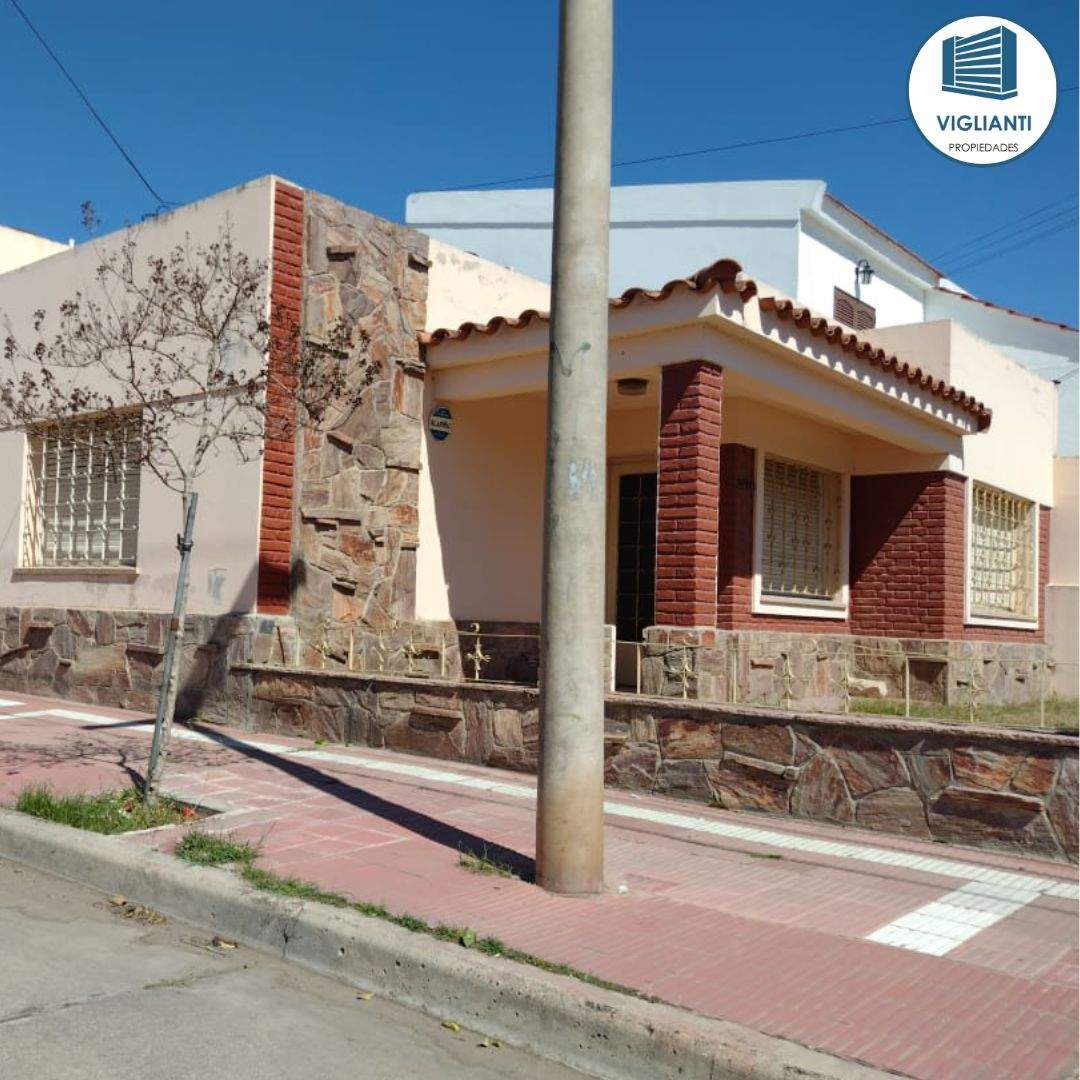 APTO CREDITO BANCOR-VENTA HERMOSA CASA ESQUINA- B Pueyrredón