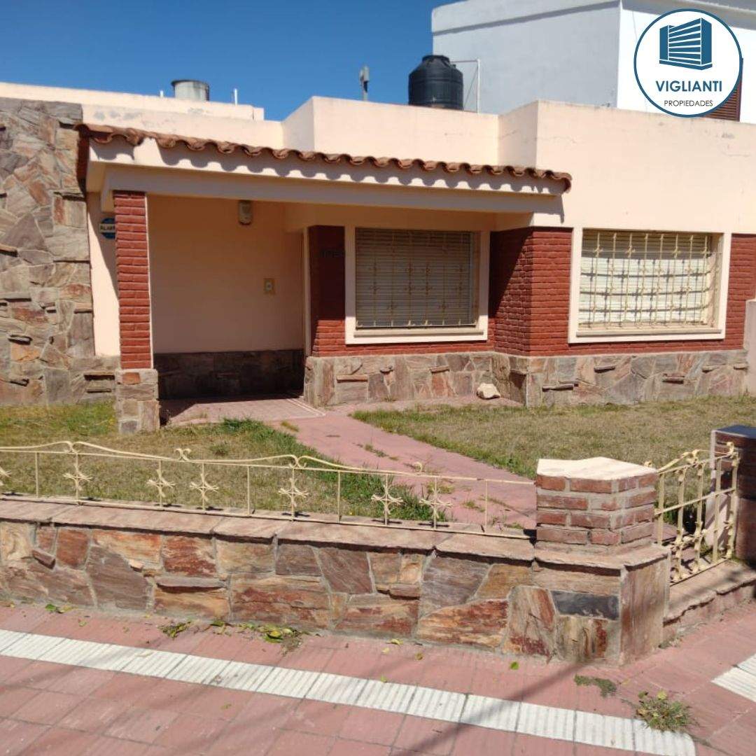 APTO CREDITO BANCOR-VENTA HERMOSA CASA ESQUINA- B Pueyrredón