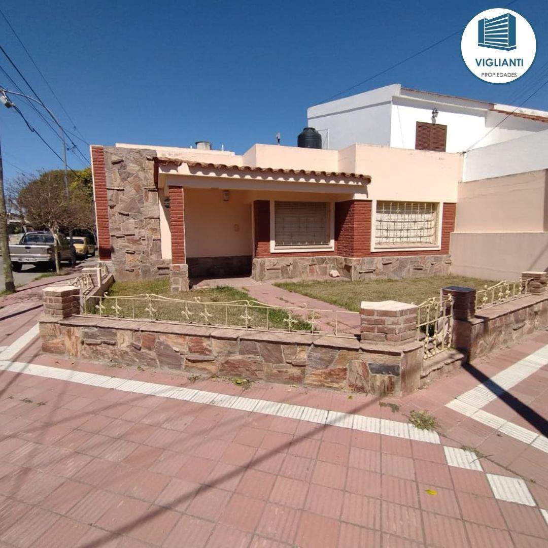 APTO CREDITO BANCOR-VENTA HERMOSA CASA ESQUINA- B Pueyrredón
