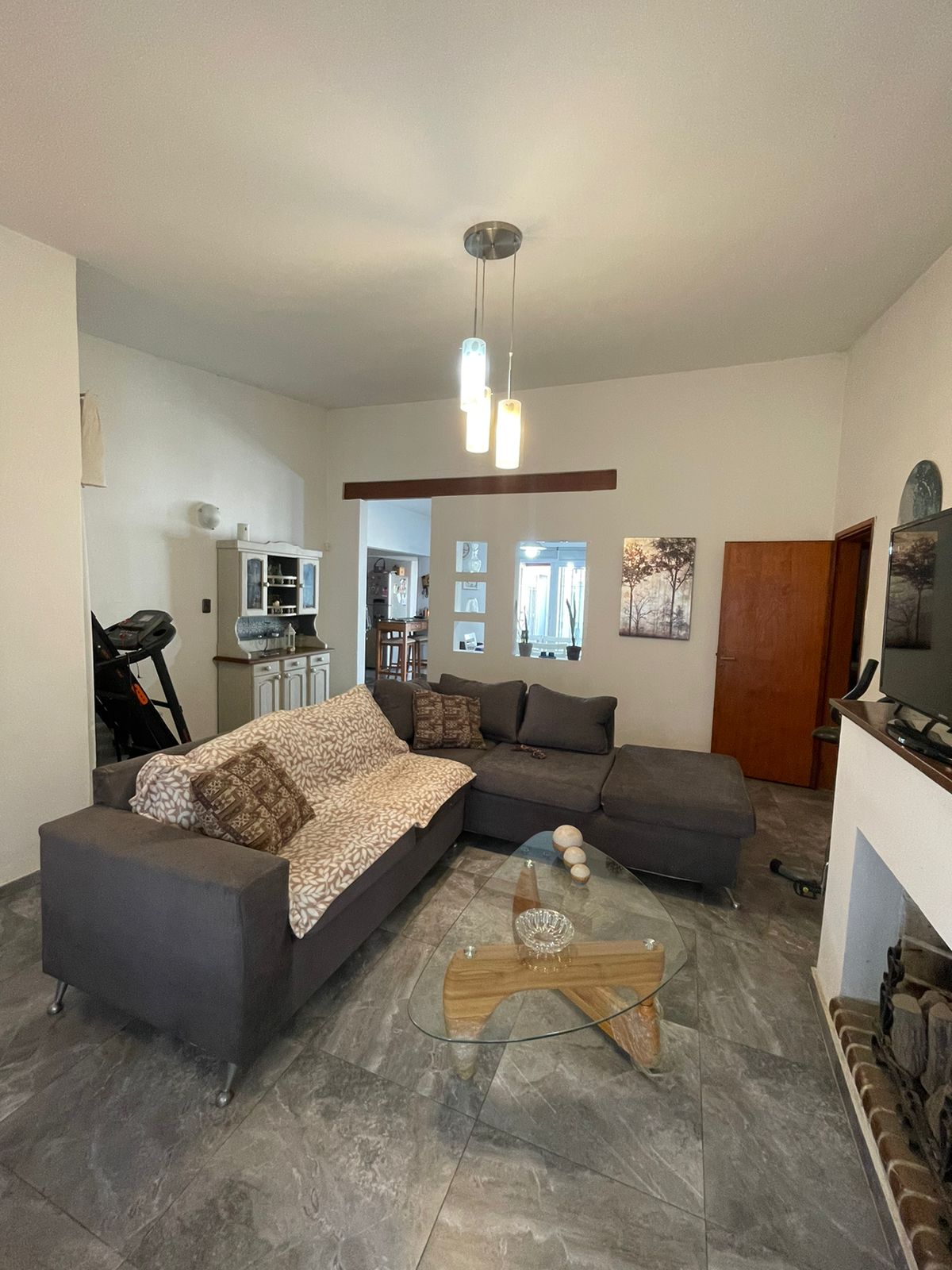 VENTA CASA- (patio y pileta) - RECIBE DPTO. COMO PARTE DE PAGO