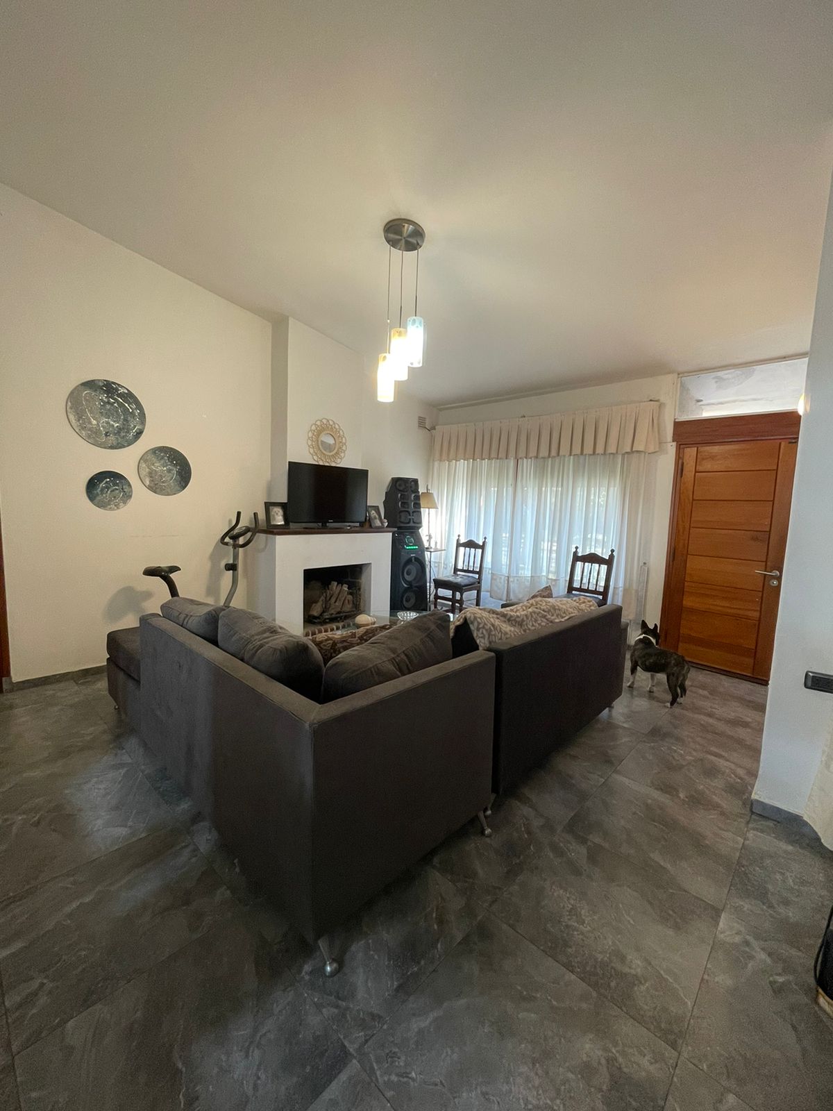 VENTA CASA- (patio y pileta) - RECIBE DPTO. COMO PARTE DE PAGO