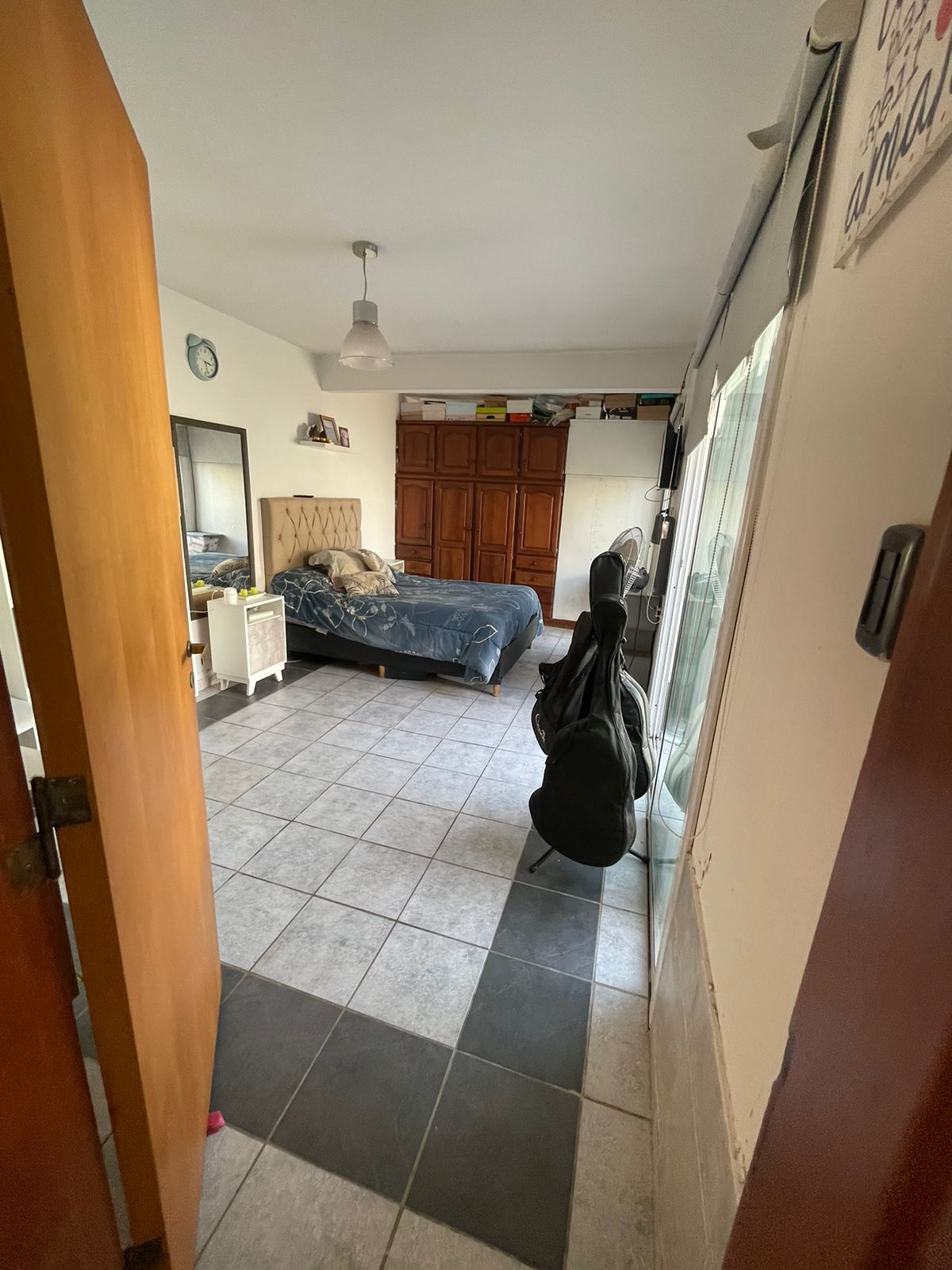 VENTA CASA- (patio y pileta) - RECIBE DPTO. COMO PARTE DE PAGO