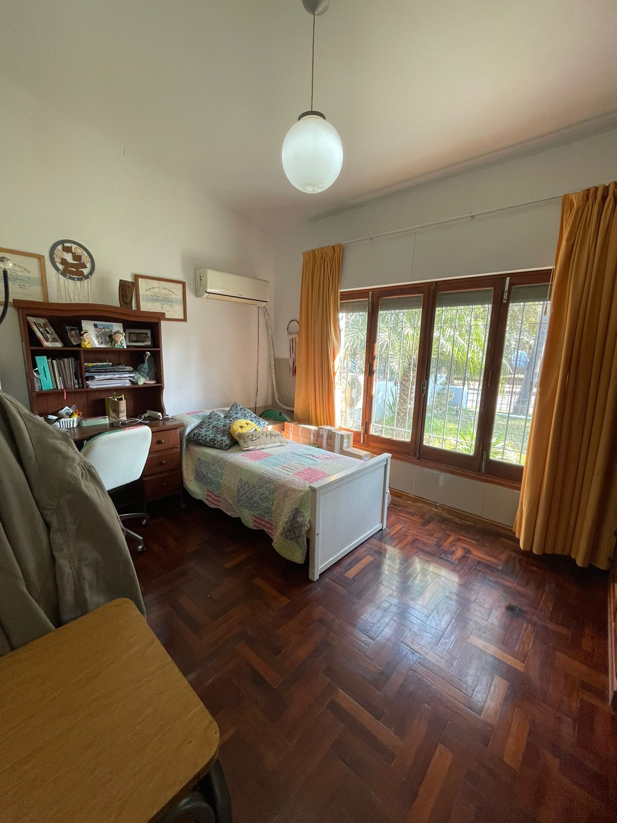 VENTA CASA- (patio y pileta) - RECIBE DPTO. COMO PARTE DE PAGO