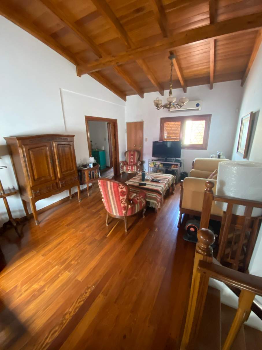 Casa en Venta en Barrio Pueyrredón: Espaciosa y lista para mudarse