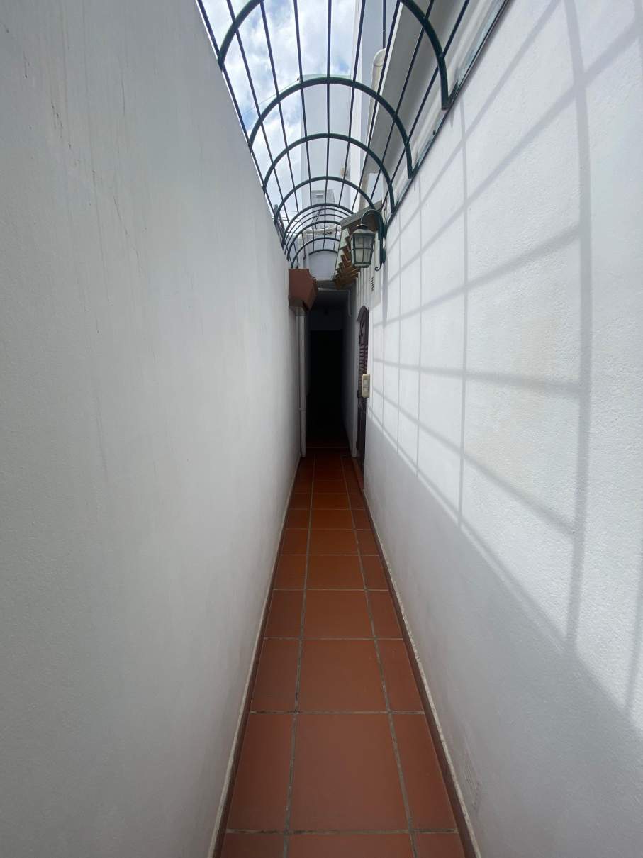 Casa en Venta en Barrio Pueyrredón: Espaciosa y lista para mudarse