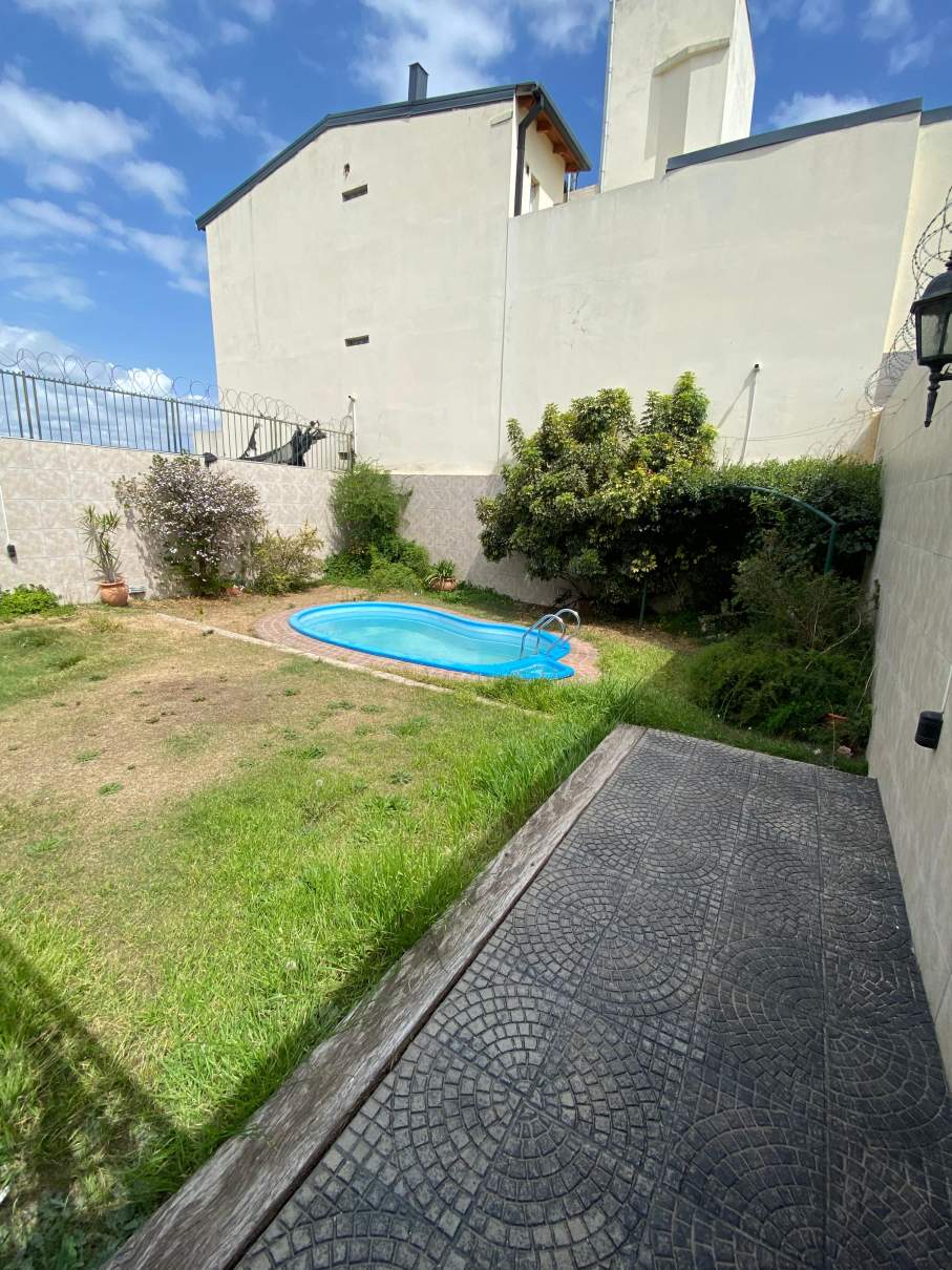 Casa en Venta en Barrio Pueyrredón: Espaciosa y lista para mudarse