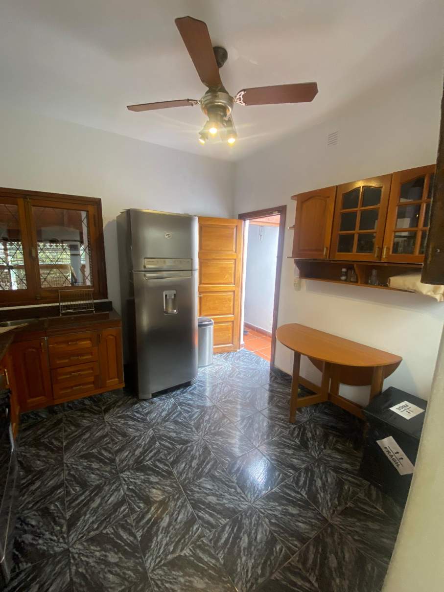 Casa en Venta en Barrio Pueyrredón: Espaciosa y lista para mudarse
