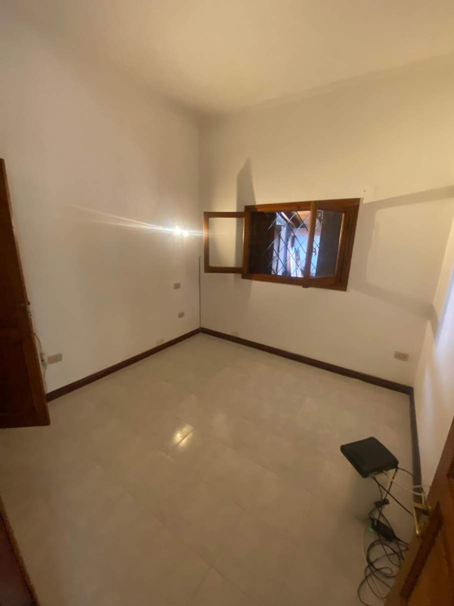 Casa en Venta en Barrio Pueyrredón: Espaciosa y lista para mudarse