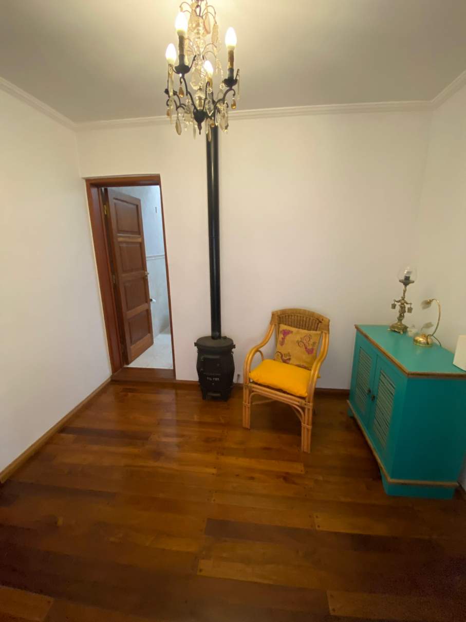 Casa en Venta en Barrio Pueyrredón: Espaciosa y lista para mudarse