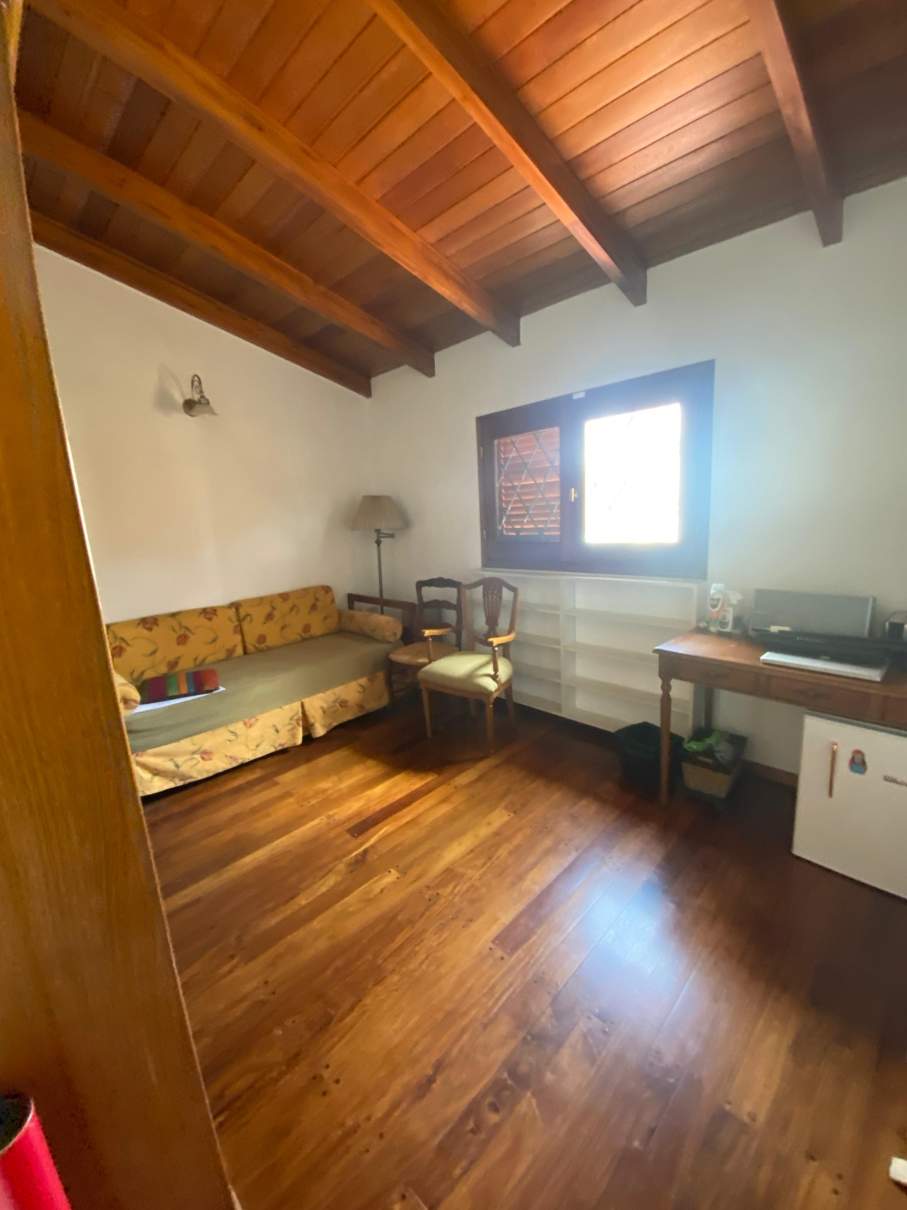 Casa en Venta en Barrio Pueyrredón: Espaciosa y lista para mudarse