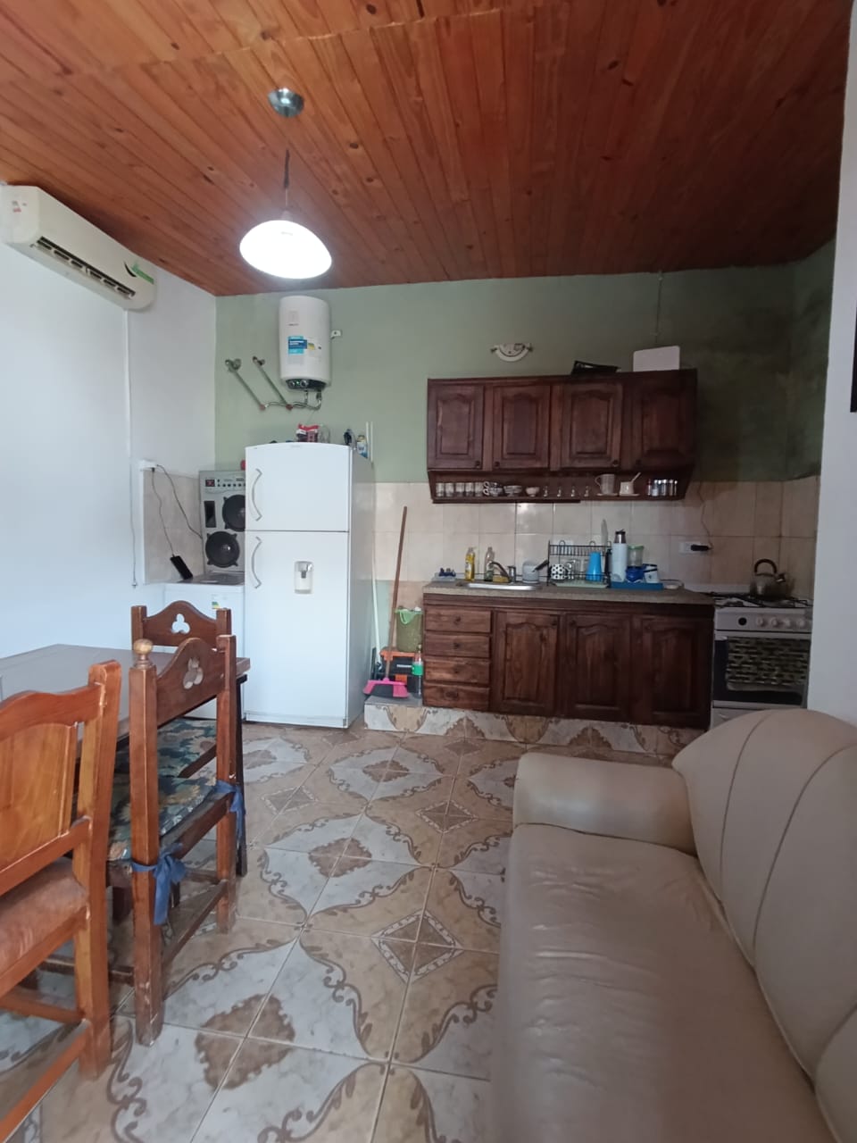 Oportunidad: Casa de Dos Plantas  Departamento Independiente en Barrio Parque República