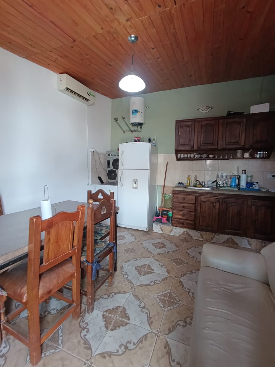 Oportunidad: Casa de Dos Plantas  Departamento Independiente en Barrio Parque República