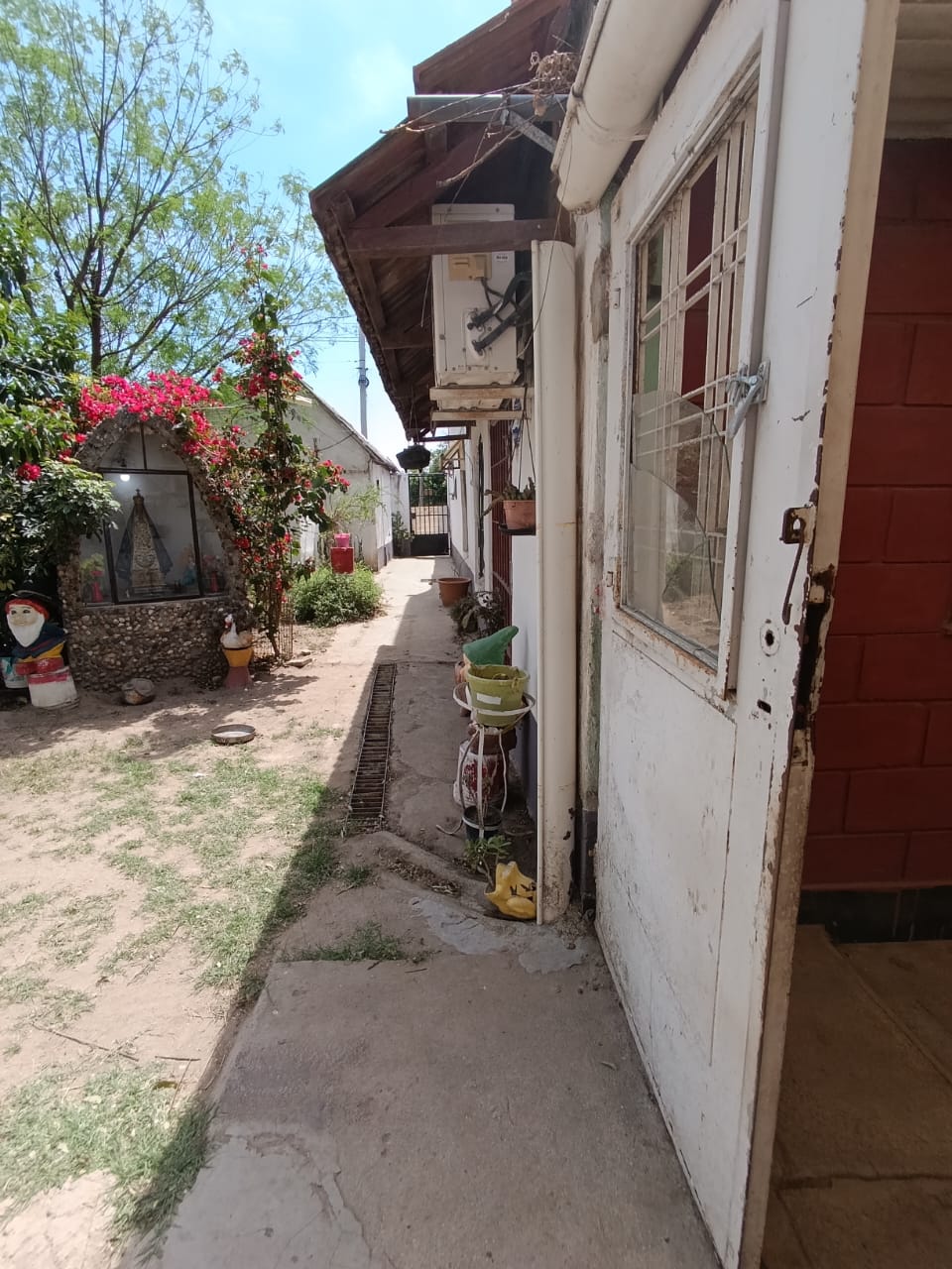 Oportunidad: Casa de Dos Plantas  Departamento Independiente en Barrio Parque República