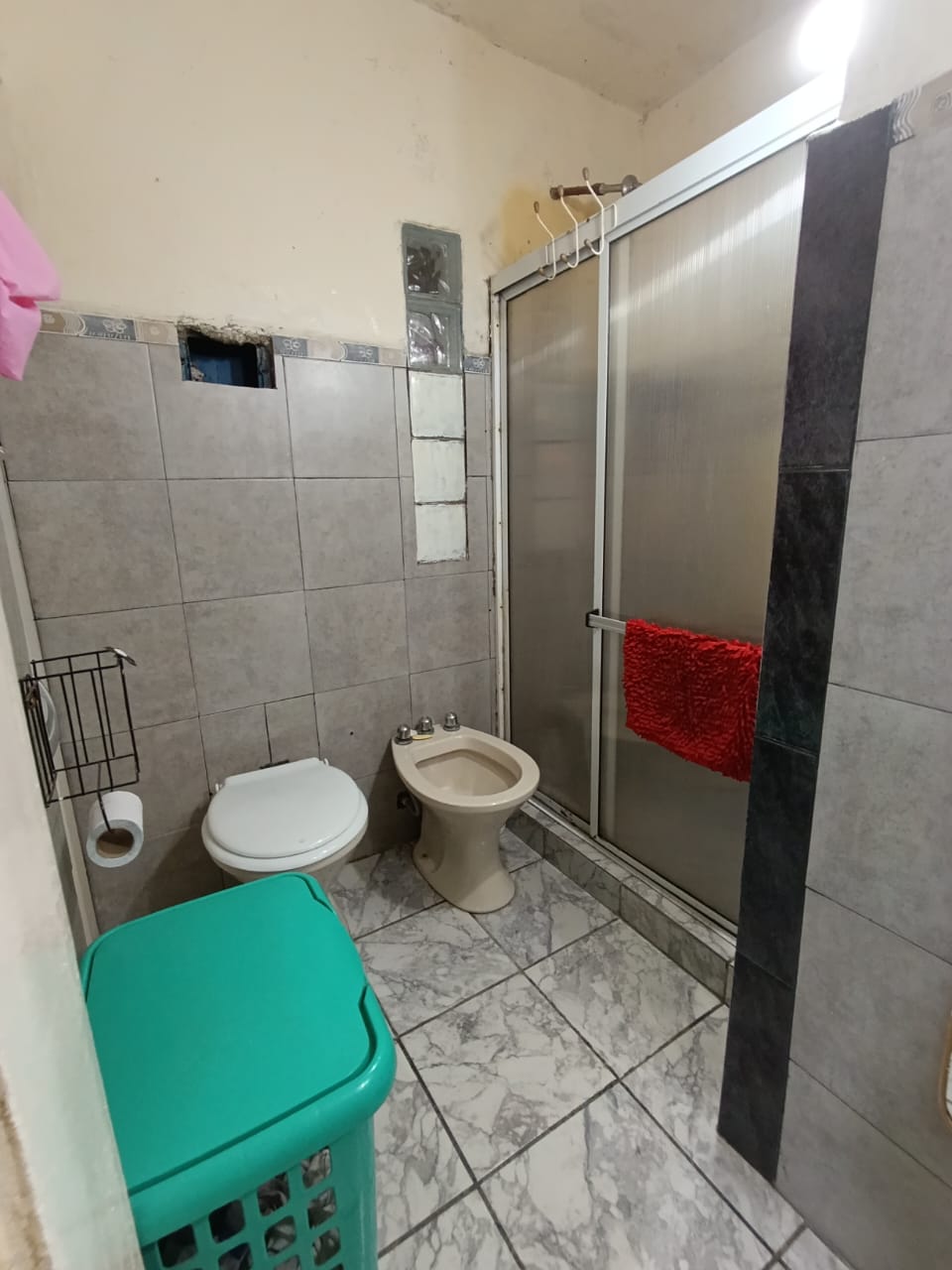 Oportunidad: Casa de Dos Plantas  Departamento Independiente en Barrio Parque República