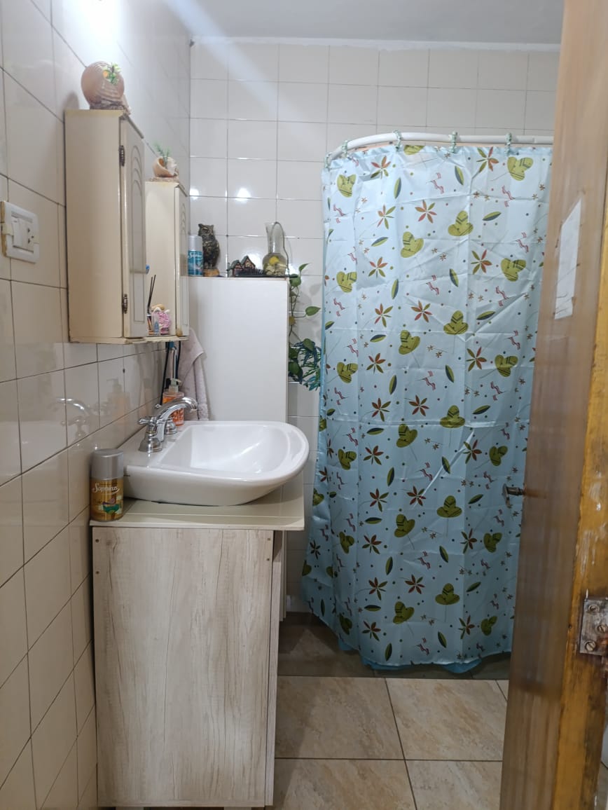 Oportunidad: Casa de Dos Plantas  Departamento Independiente en Barrio Parque República