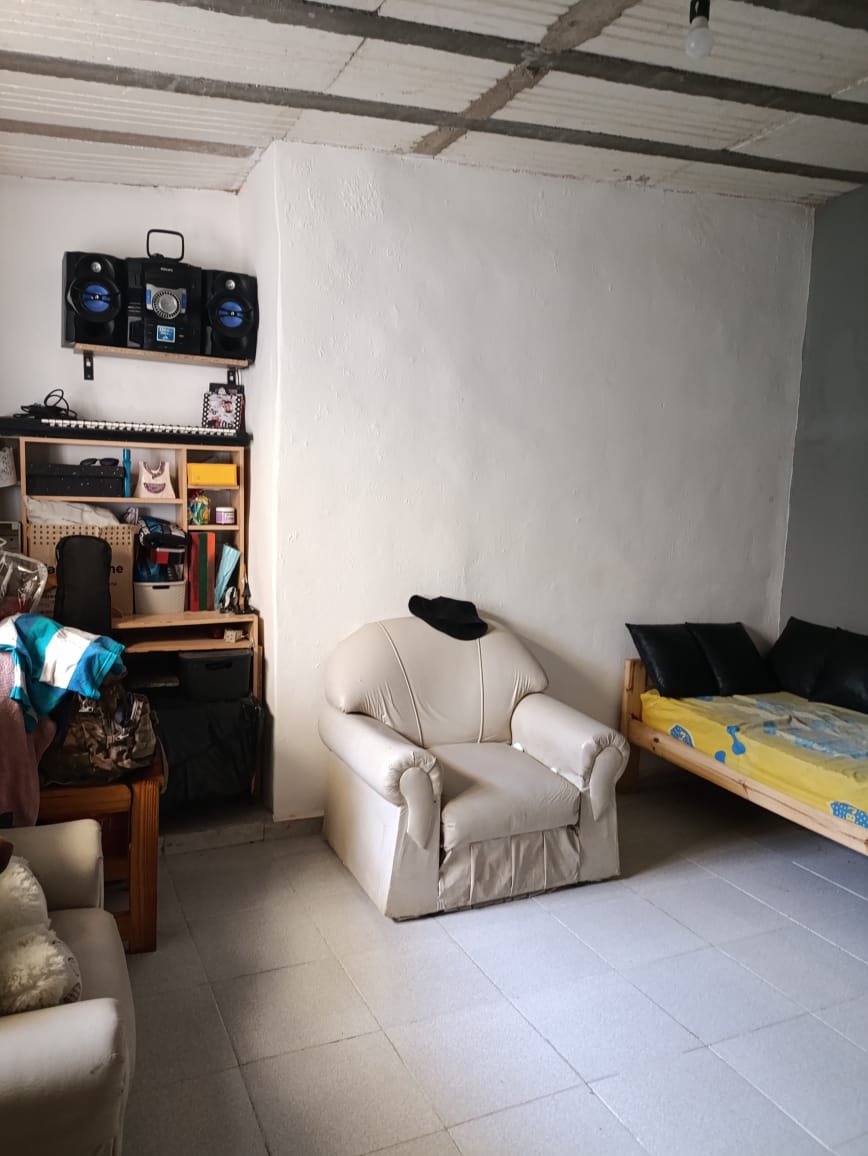 Oportunidad: Casa de Dos Plantas  Departamento Independiente en Barrio Parque República