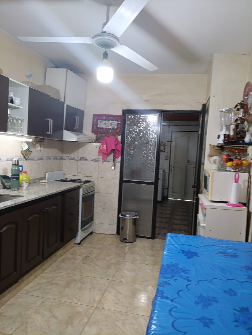 Oportunidad: Casa de Dos Plantas  Departamento Independiente en Barrio Parque República