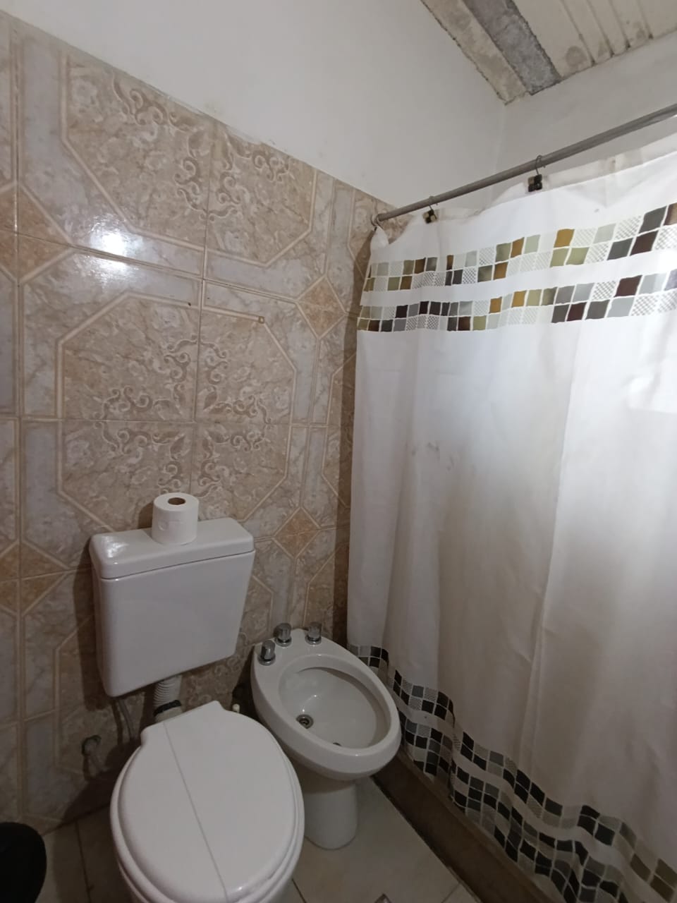 Oportunidad: Casa de Dos Plantas  Departamento Independiente en Barrio Parque República