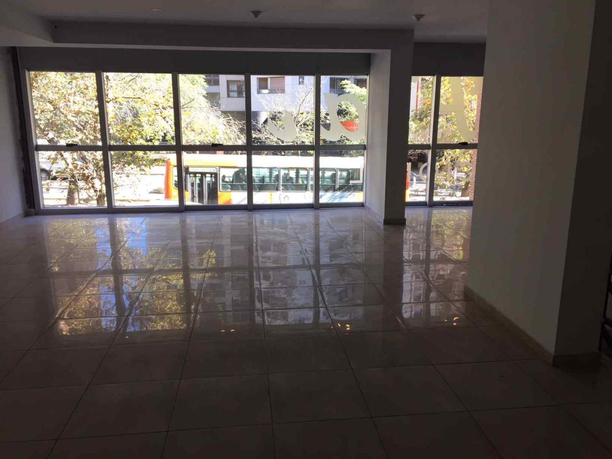VENTA DE IMPONENTE LOCAL CENTRO CORDOBA
