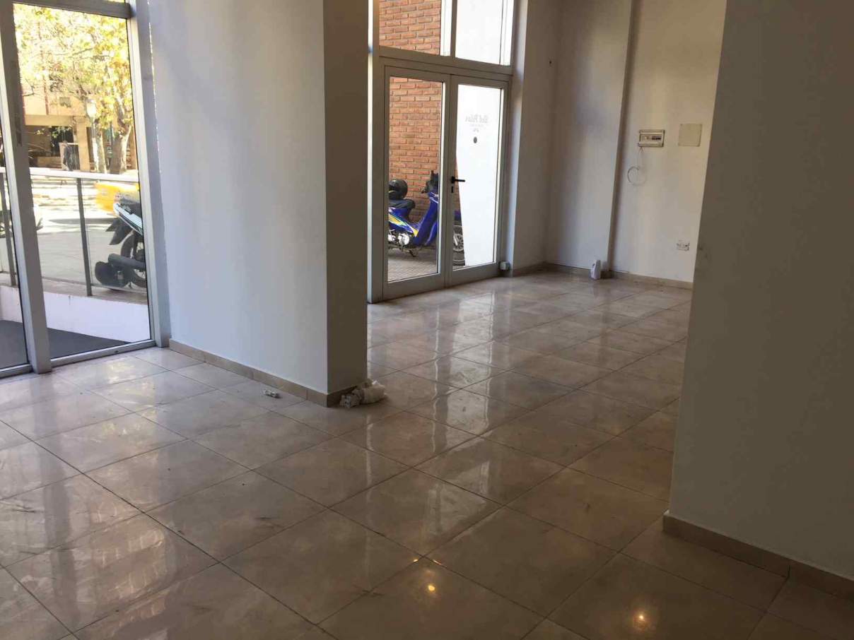 VENTA DE IMPONENTE LOCAL CENTRO CORDOBA