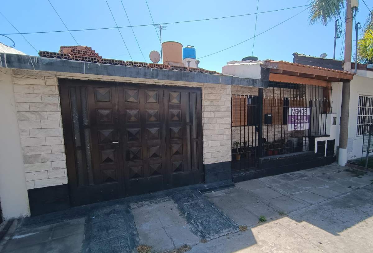 VENTA CASA DOS DORMITORIOS      BARRIO LAS PALMAS