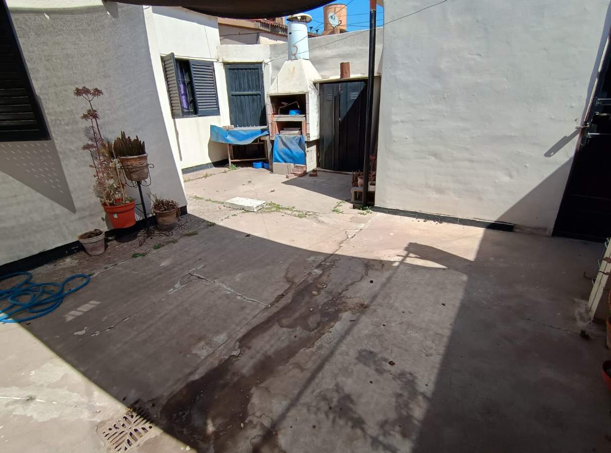 VENTA CASA DOS DORMITORIOS      BARRIO LAS PALMAS