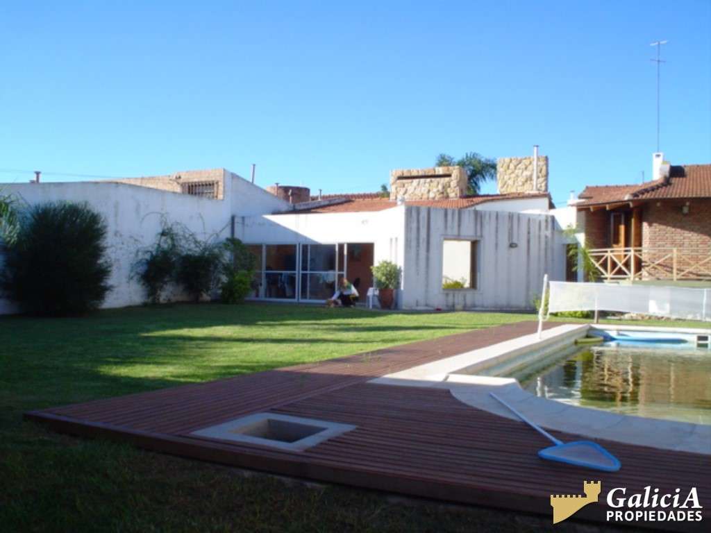Amplia casa de categoria en Parque Corem