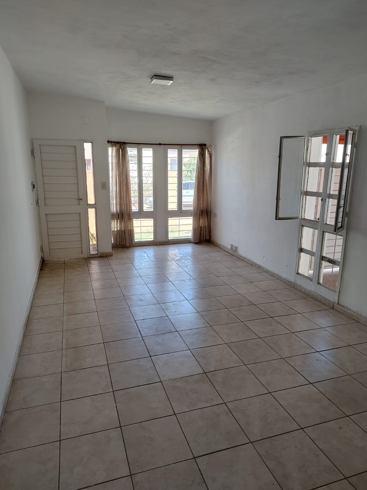 CASA DE 2 DORM. EN VENTA EN CARRARA DE HORIZONTE