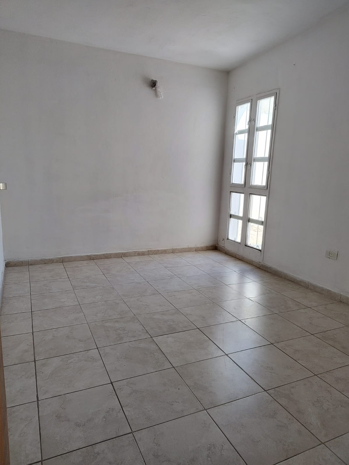 CASA DE 2 DORM. EN VENTA EN CARRARA DE HORIZONTE