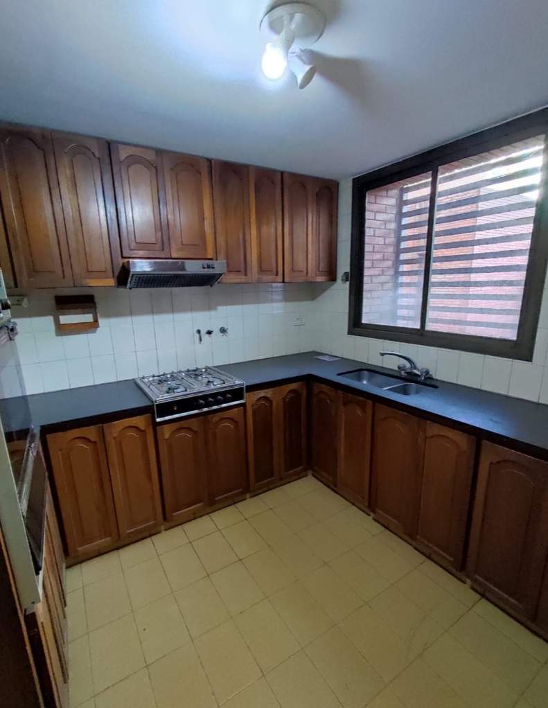 VENTA DEPTO 3 DORM NUEVA CORDOBA SEMIPISO CON COCHERA