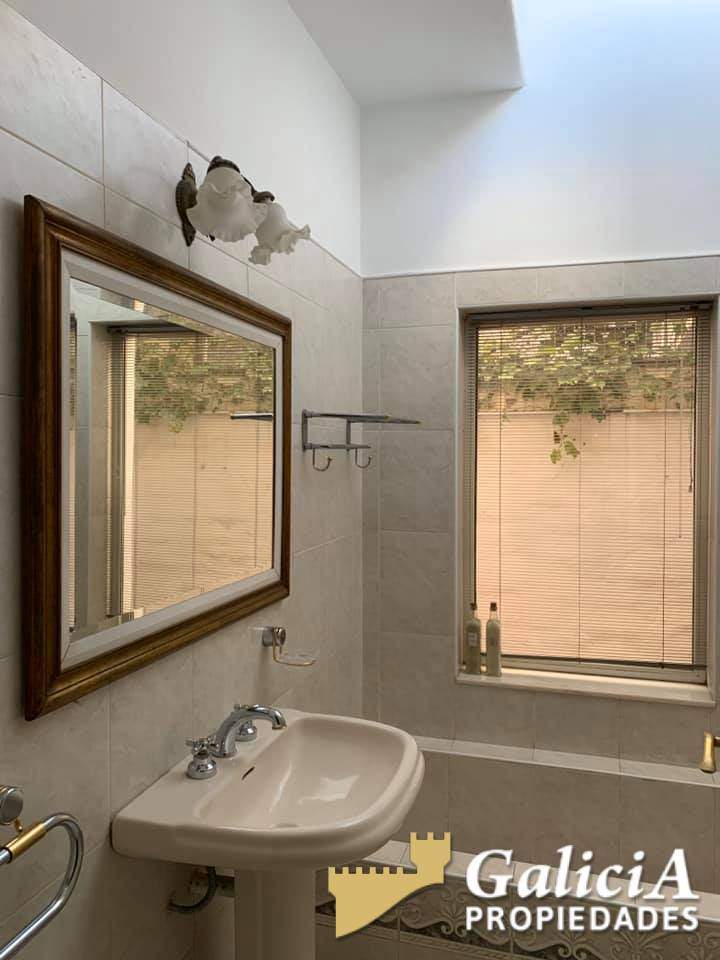 VENDO HERMOSA CASA CON AMPLIO JARDIN A MTS DE RAFAEL NUÑEZ AL 5900