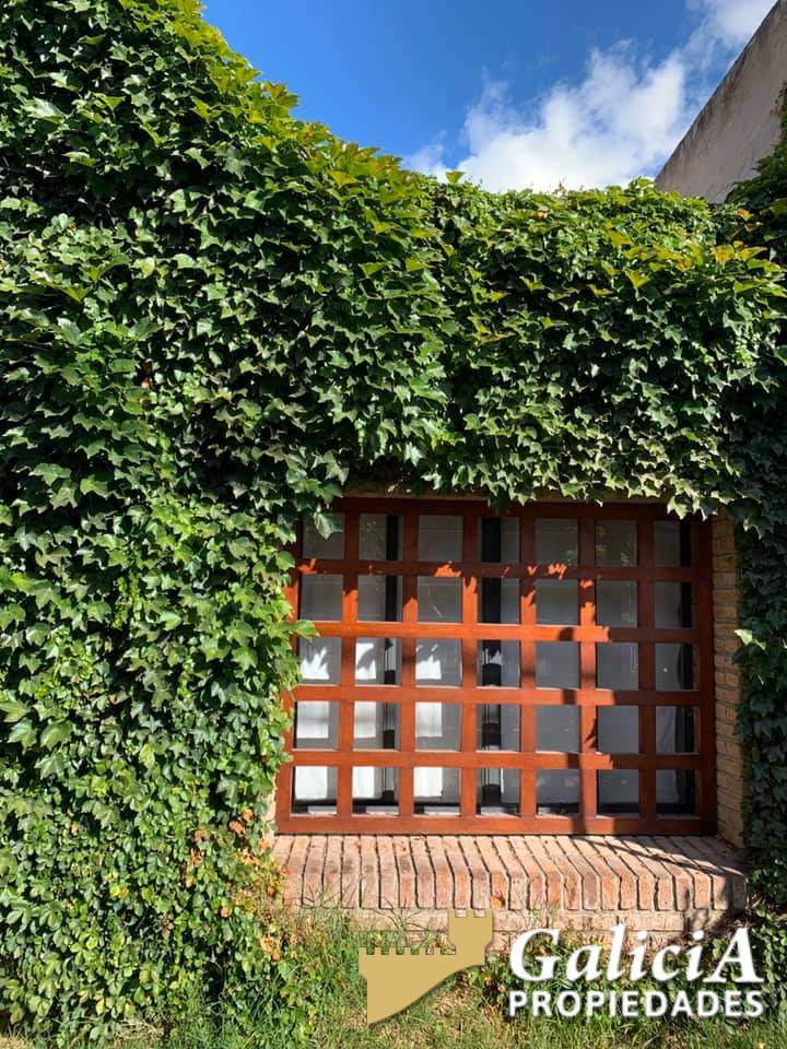VENDO HERMOSA CASA CON AMPLIO JARDIN A MTS DE RAFAEL NUÑEZ AL 5900
