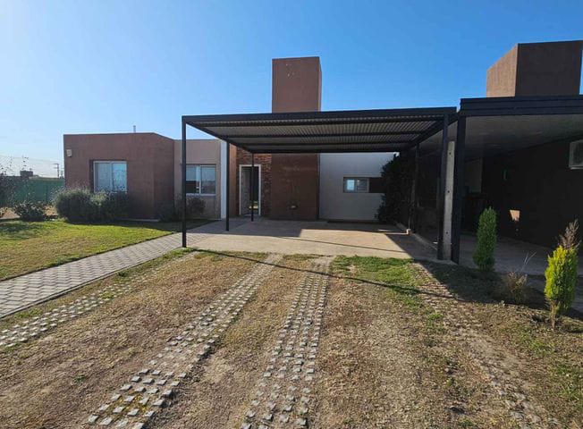 Vendo Casa  2 Dorm Cochera Doble en Reserva Tajamar