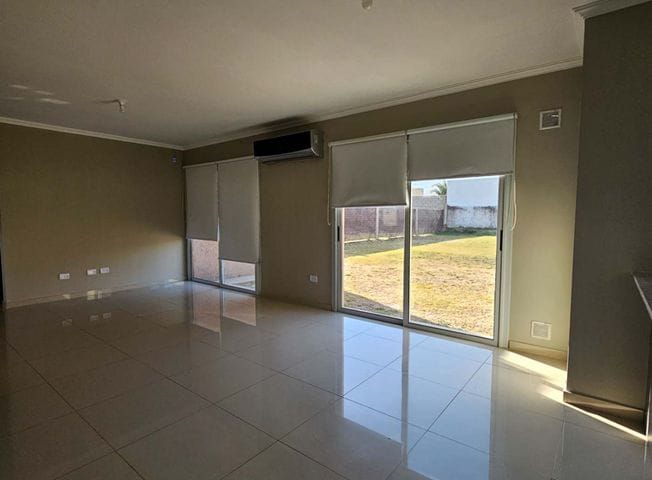 Vendo Casa  2 Dorm Cochera Doble en Reserva Tajamar
