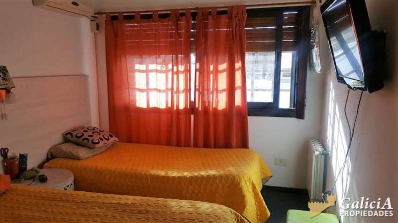 CASA EN PERFECTO ESTADO Y MUY BUENA UBICACIÓN EN CERRO CHICO.