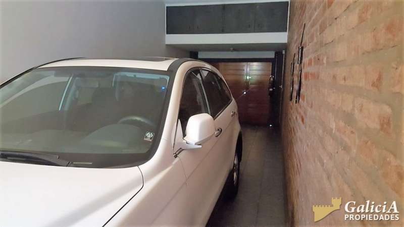 CASA EN PERFECTO ESTADO Y MUY BUENA UBICACIÓN EN CERRO CHICO.