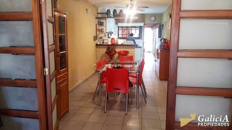 CASA EN PERFECTO ESTADO Y MUY BUENA UBICACIÓN EN CERRO CHICO.