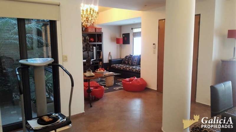 CASA EN PERFECTO ESTADO Y MUY BUENA UBICACIÓN EN CERRO CHICO.