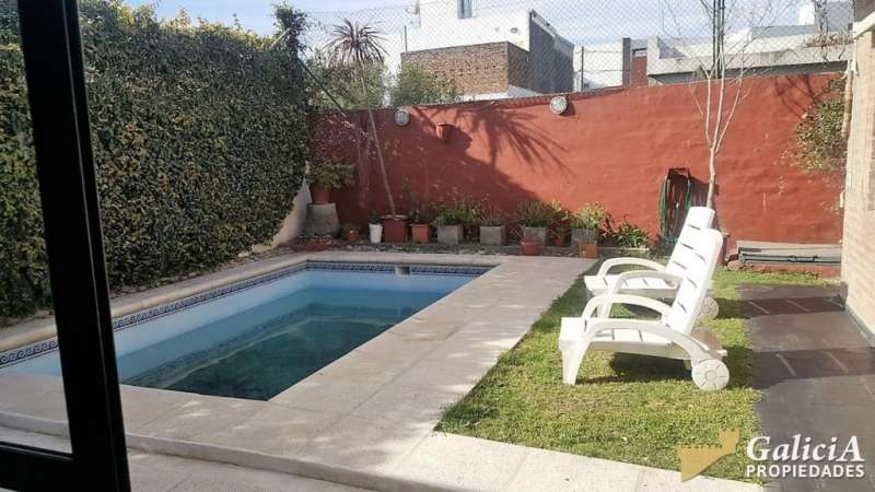 CASA EN PERFECTO ESTADO Y MUY BUENA UBICACIÓN EN CERRO CHICO.