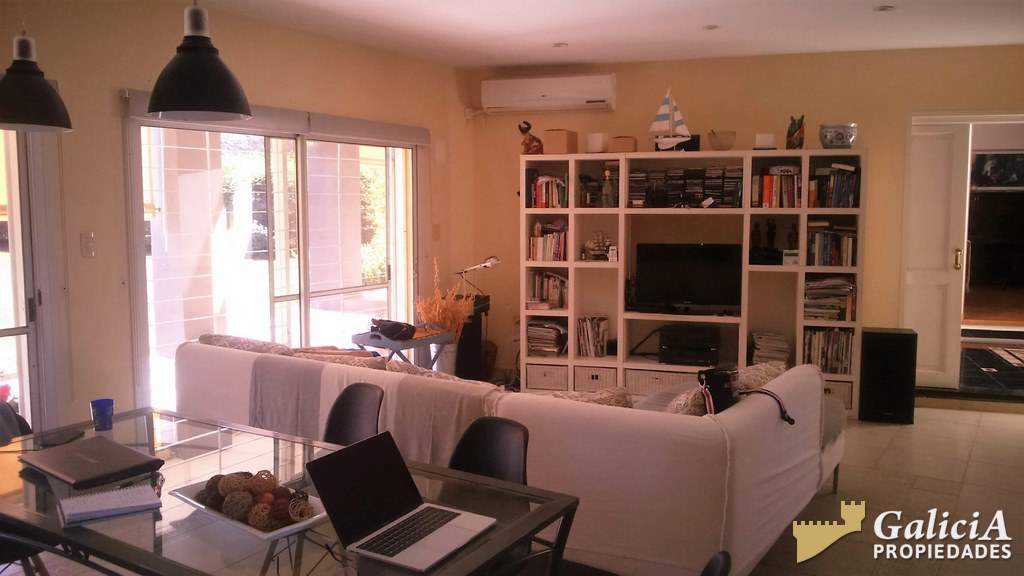 Exclusiva casa en Va Allende Golf, 4 dorm mas depend.